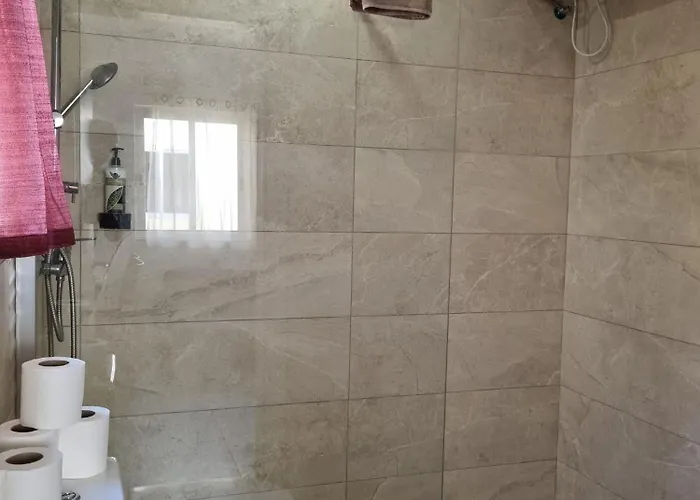 セントラル スイーツ アパート *